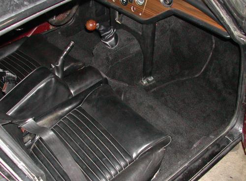 bb_int_newcarpet1.jpg (36412 bytes)