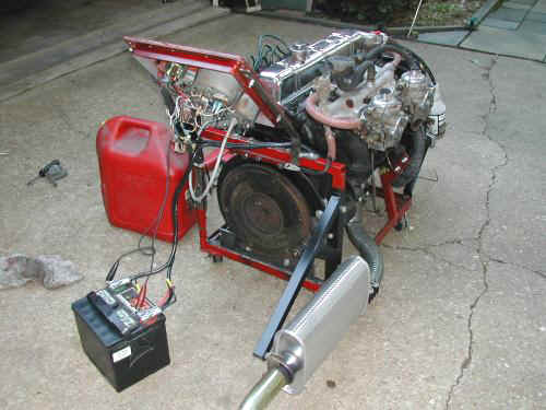 gt6enginestand1_RR1.jpg (39809 bytes)