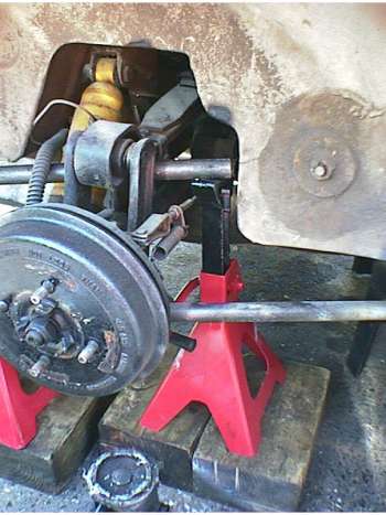 w75_rearaxle_picklefork.jpg (28034 bytes)