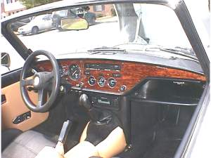 75w_Dashboardmiata.jpg (13274 bytes)